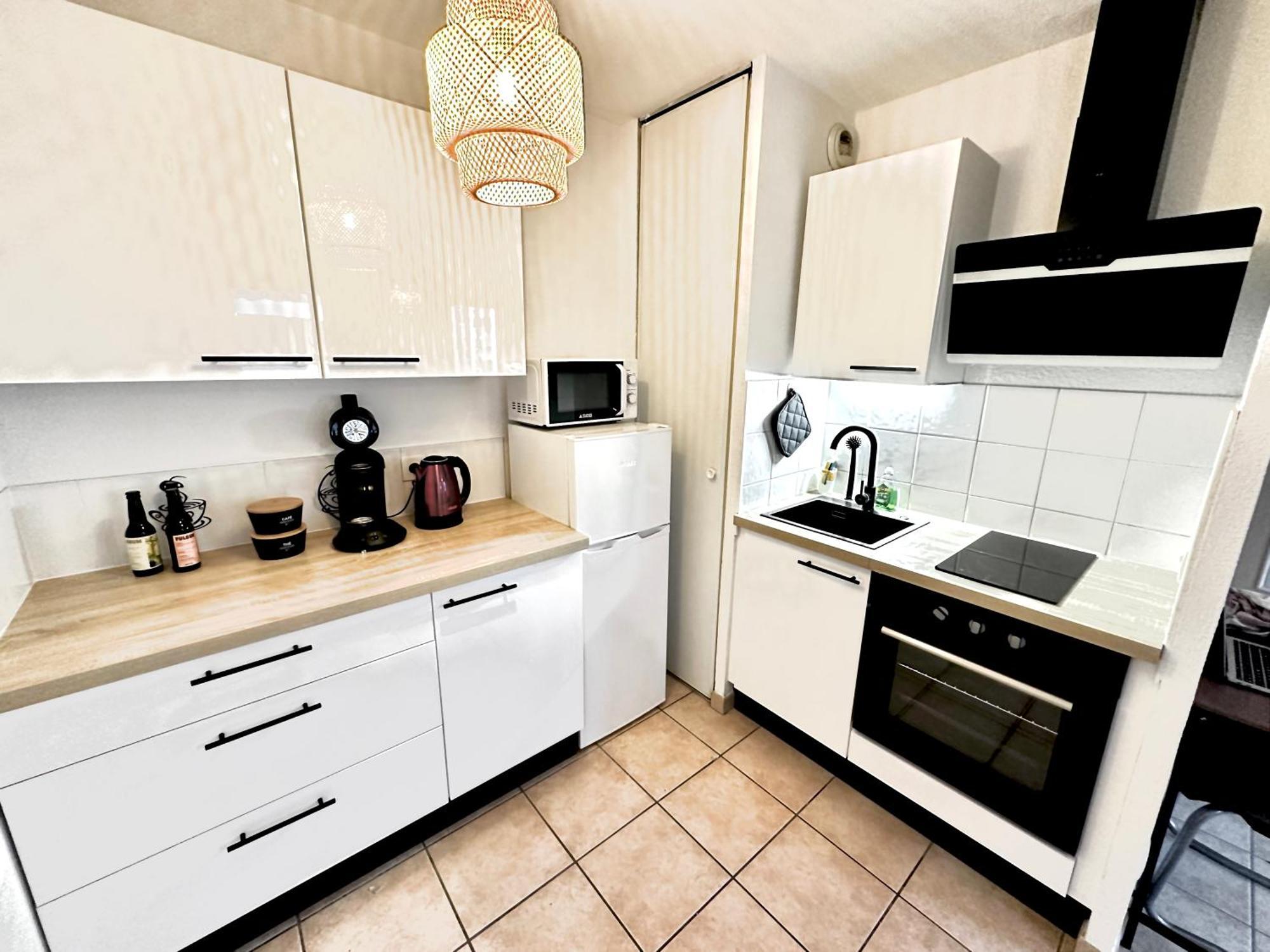 Superbe Appartement - Parking Gratuit - 4 Personnes شامبيري المظهر الخارجي الصورة