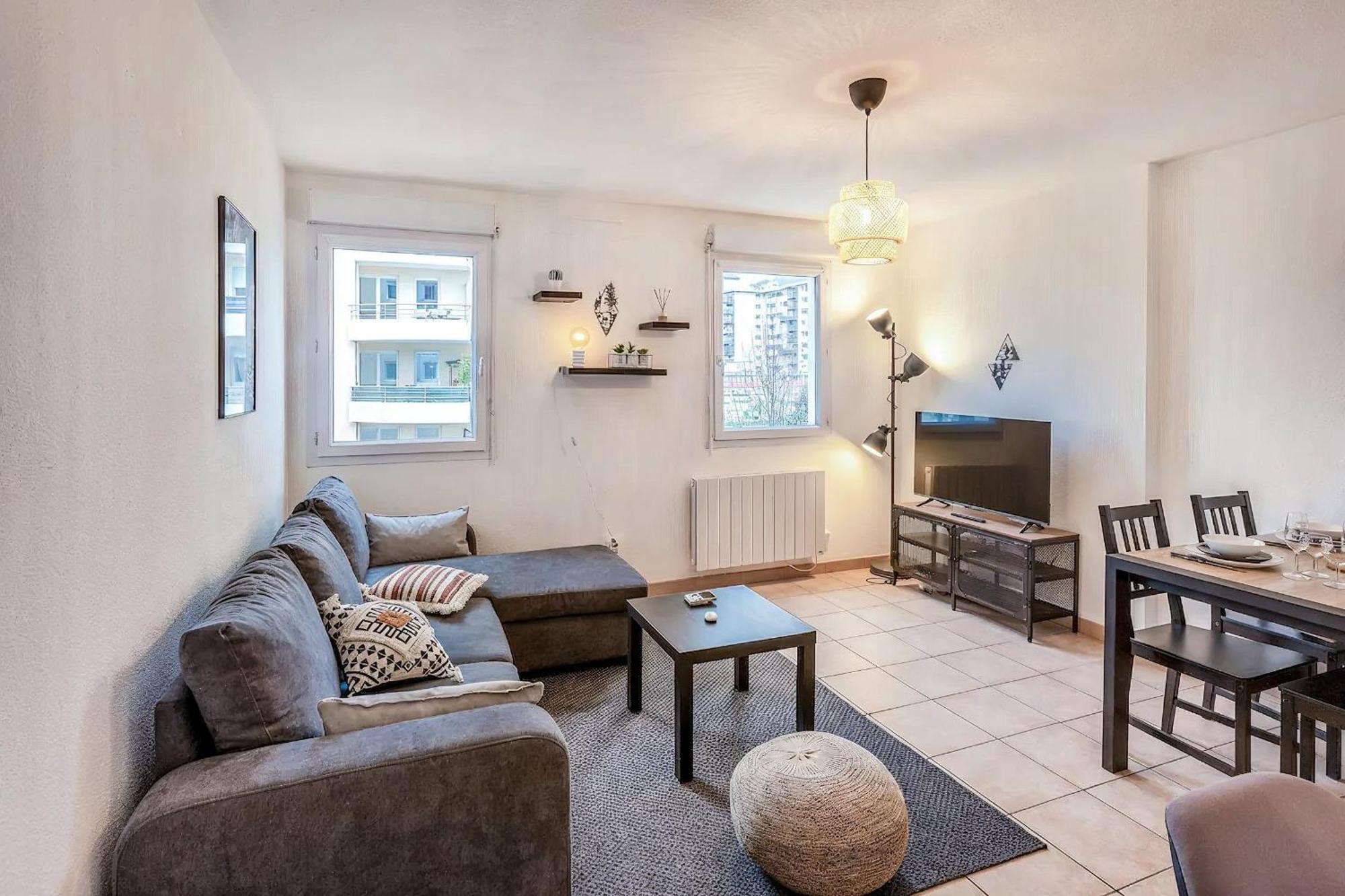 Superbe Appartement - Parking Gratuit - 4 Personnes شامبيري المظهر الخارجي الصورة
