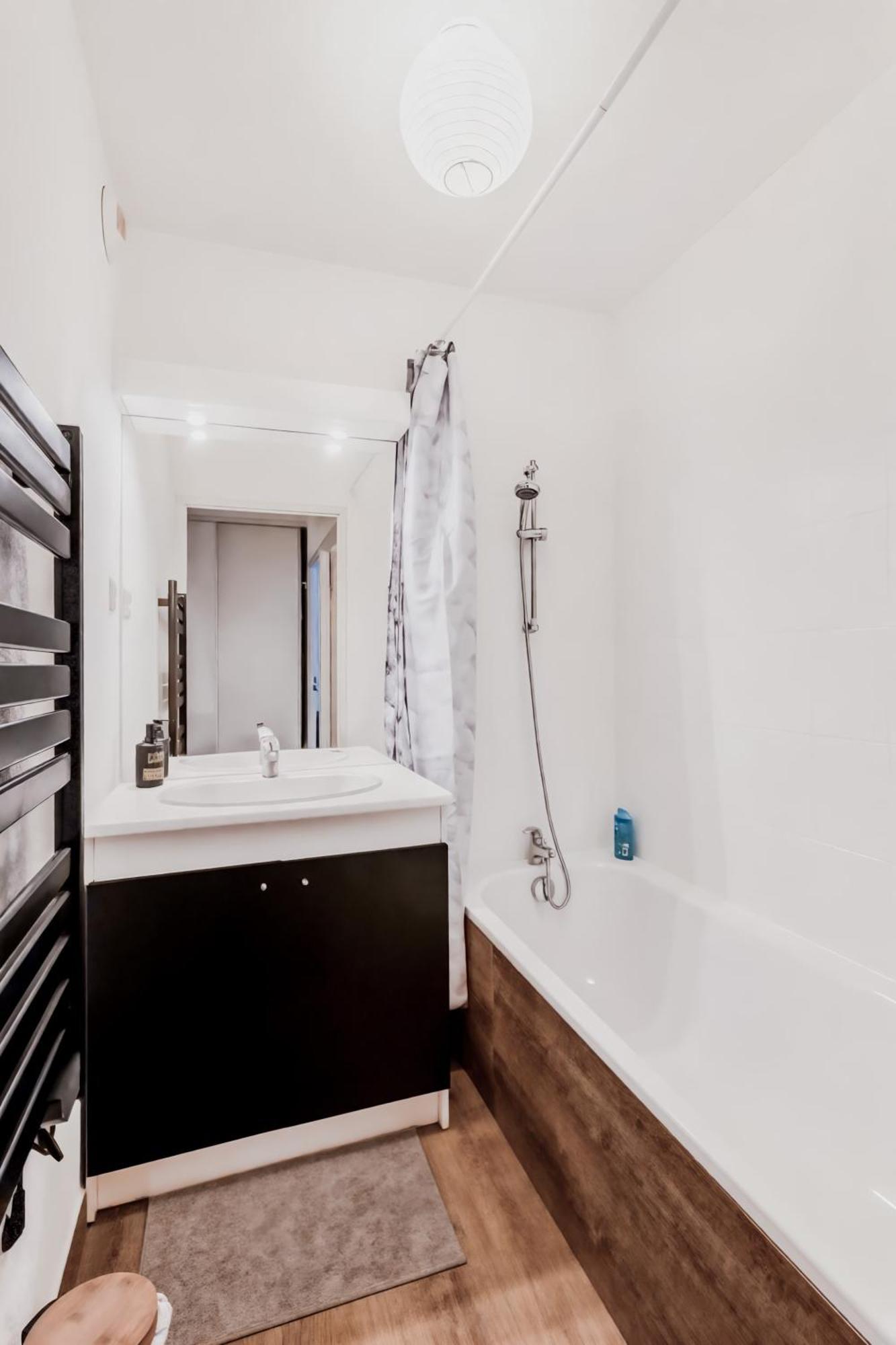 Superbe Appartement - Parking Gratuit - 4 Personnes شامبيري المظهر الخارجي الصورة